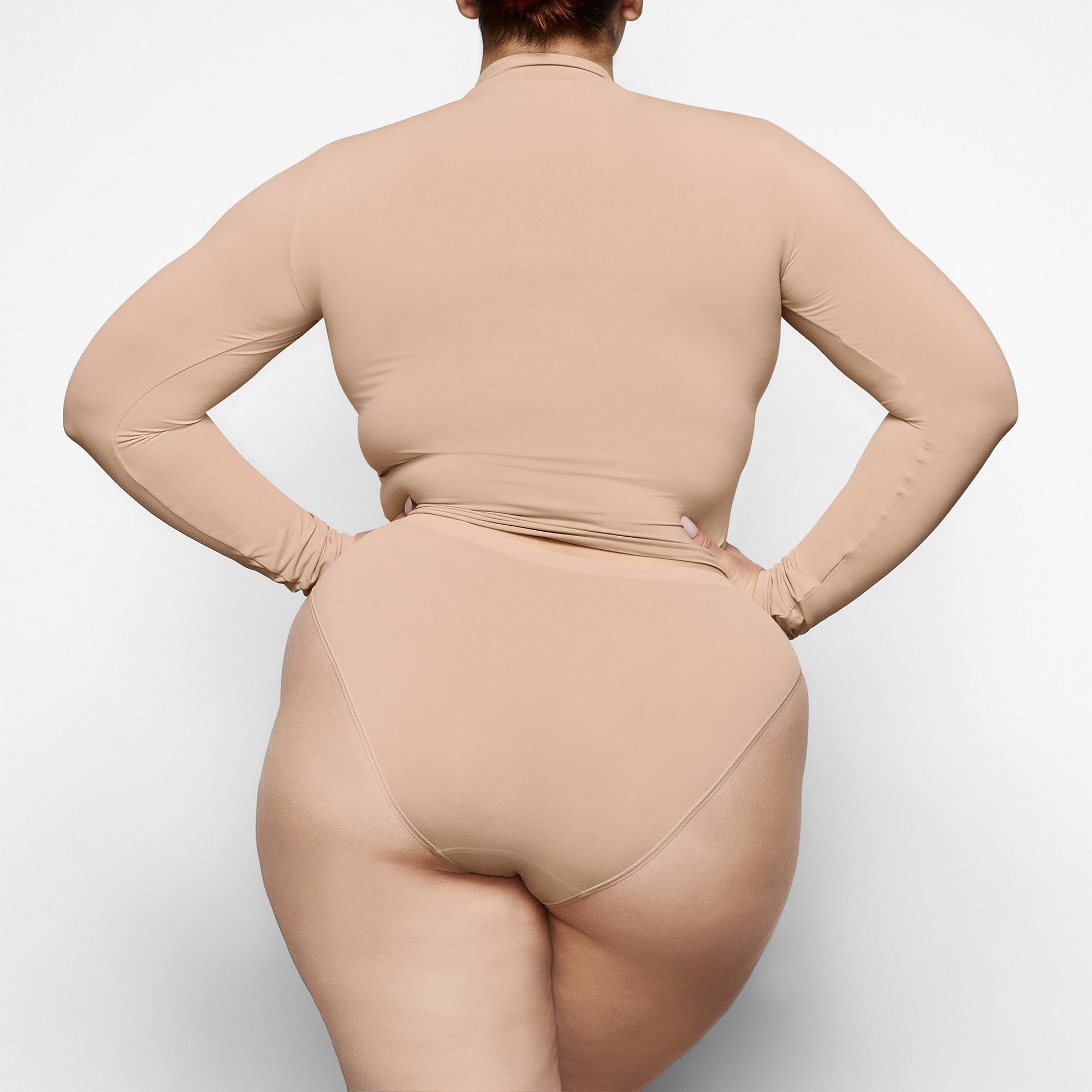 SOFT SMOOTHING SEAMLESS BRIEF | CLAY