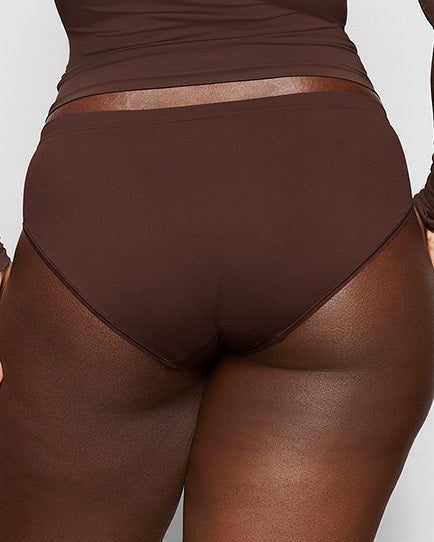 SOFT SMOOTHING SEAMLESS BRIEF | COCOA