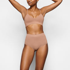 SOFT SMOOTHING SEAMLESS BOY SHORT | SIENNA
