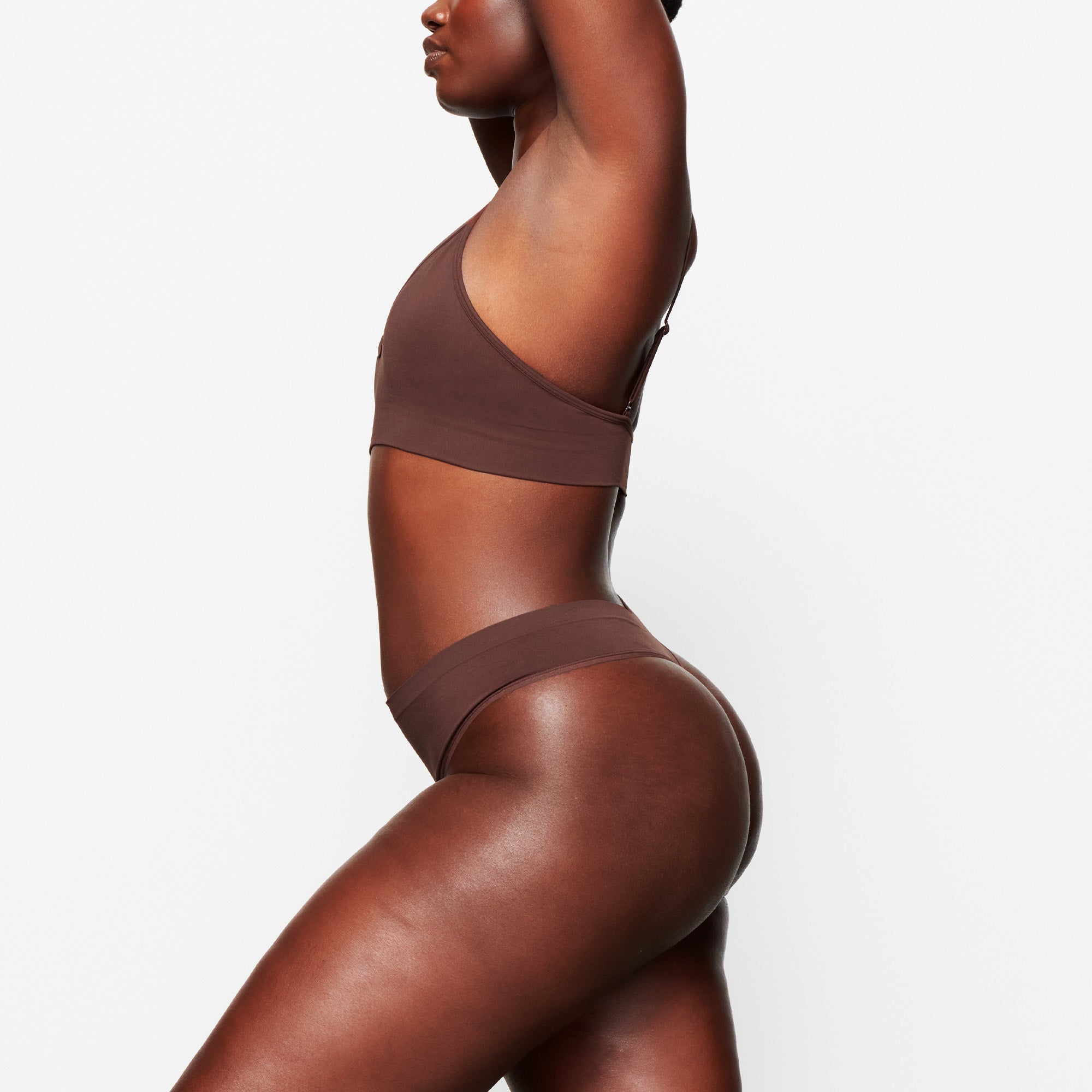 SOFT SMOOTHING SEAMLESS THONG | COCOA