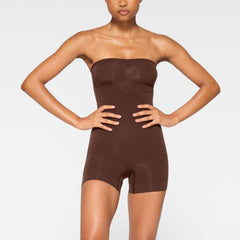 SEAMLESS SCULPT STRAPLESS SHORTIE BODYSUIT | COCOA