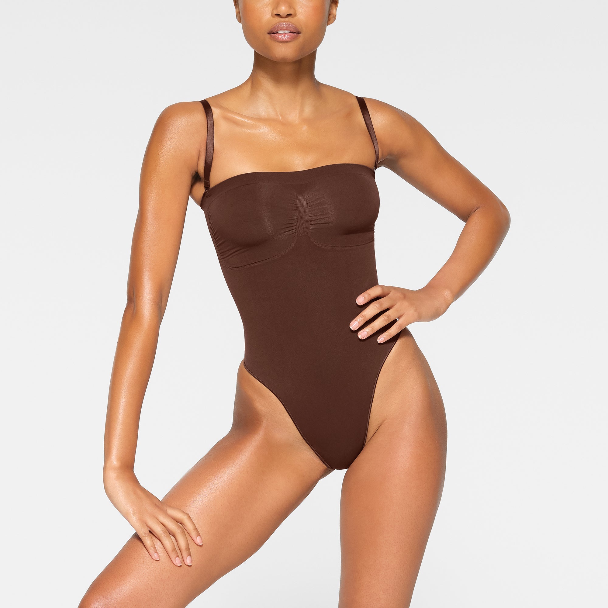 SEAMLESS SCULPT STRAPLESS THONG BODYSUIT | COCOA
