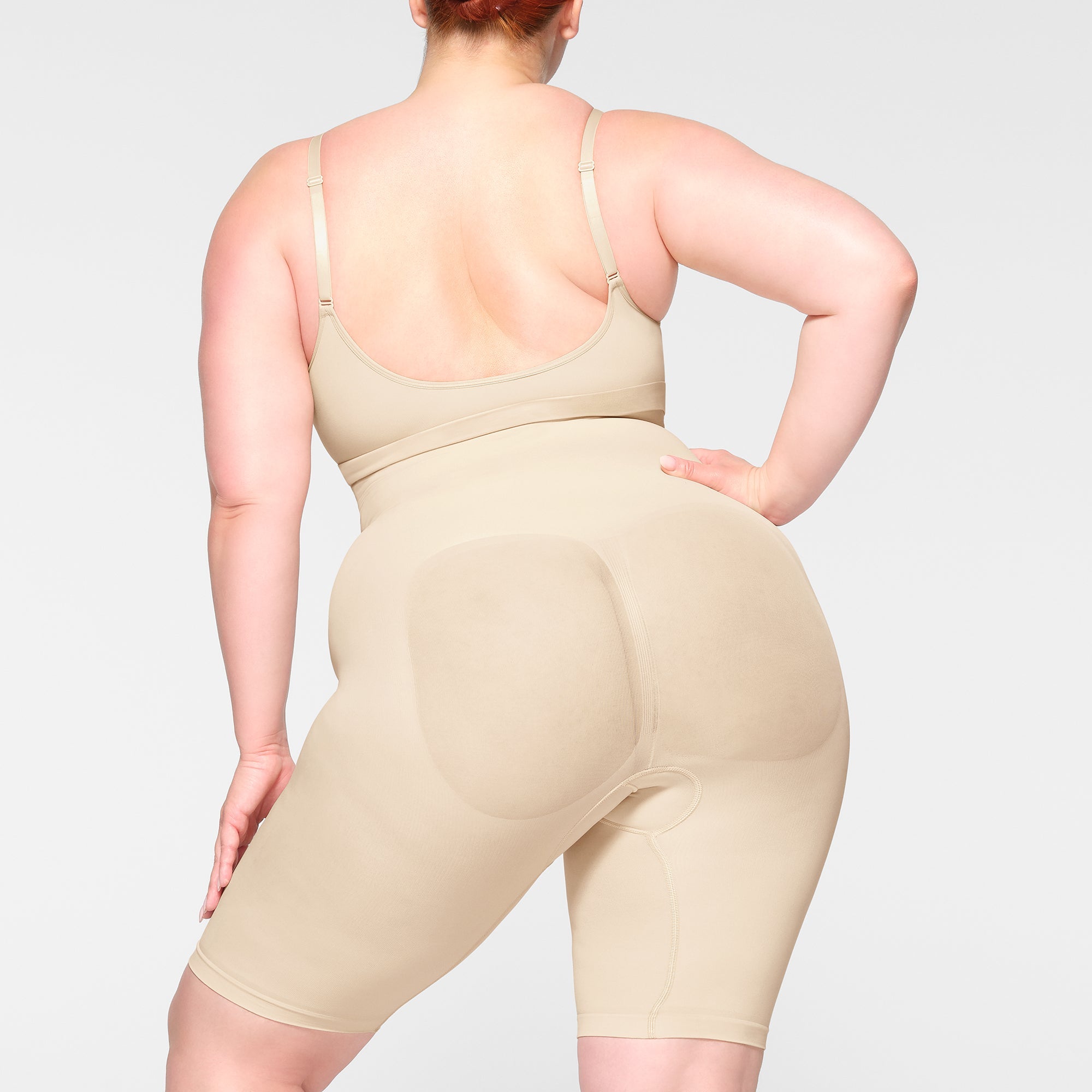 SEAMLESS SCULPT HIGH-WAISTED ABOVE THE KNEE SHORT | SAND