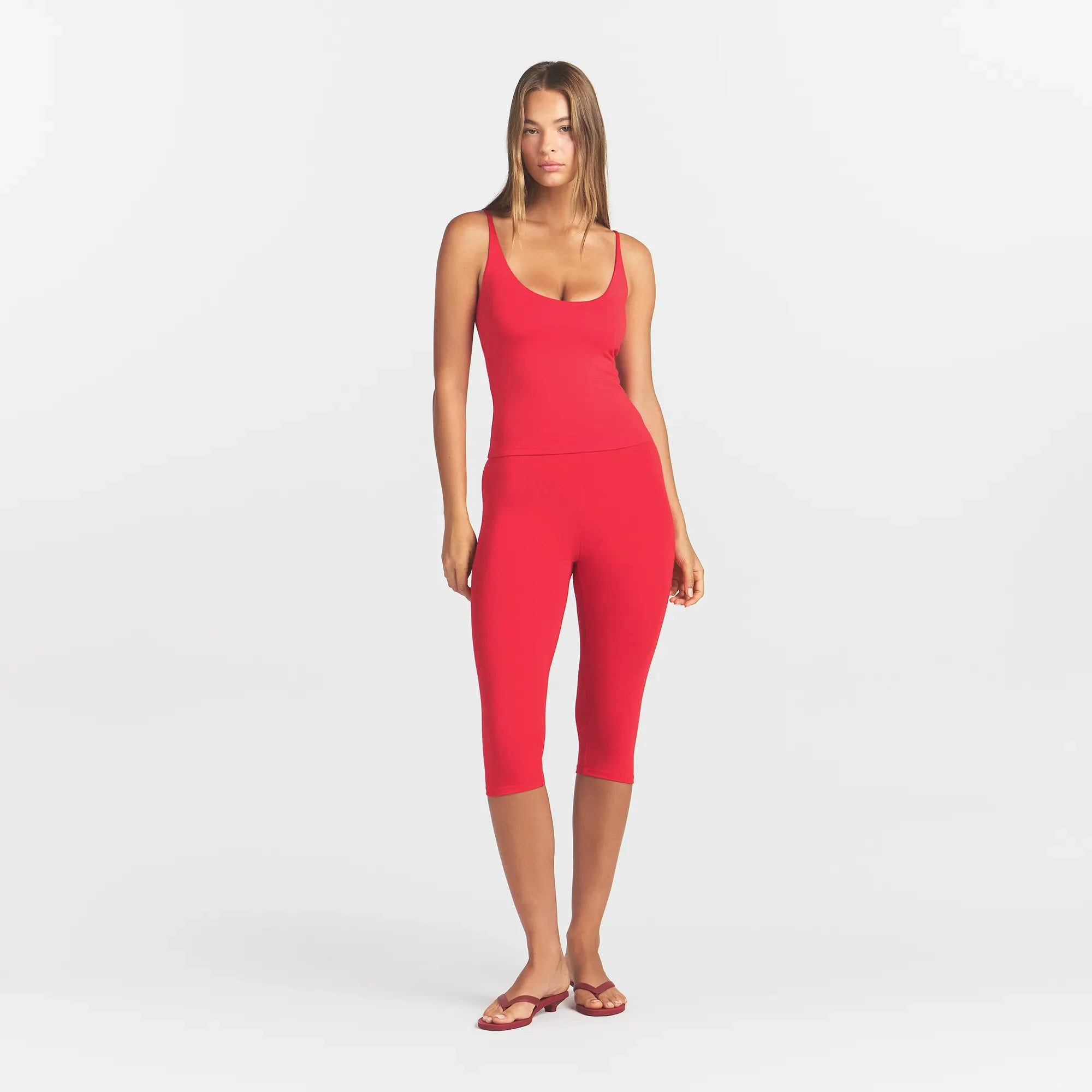 SMOOTH LAYERS SCOOP NECK CAMI | CARMINE