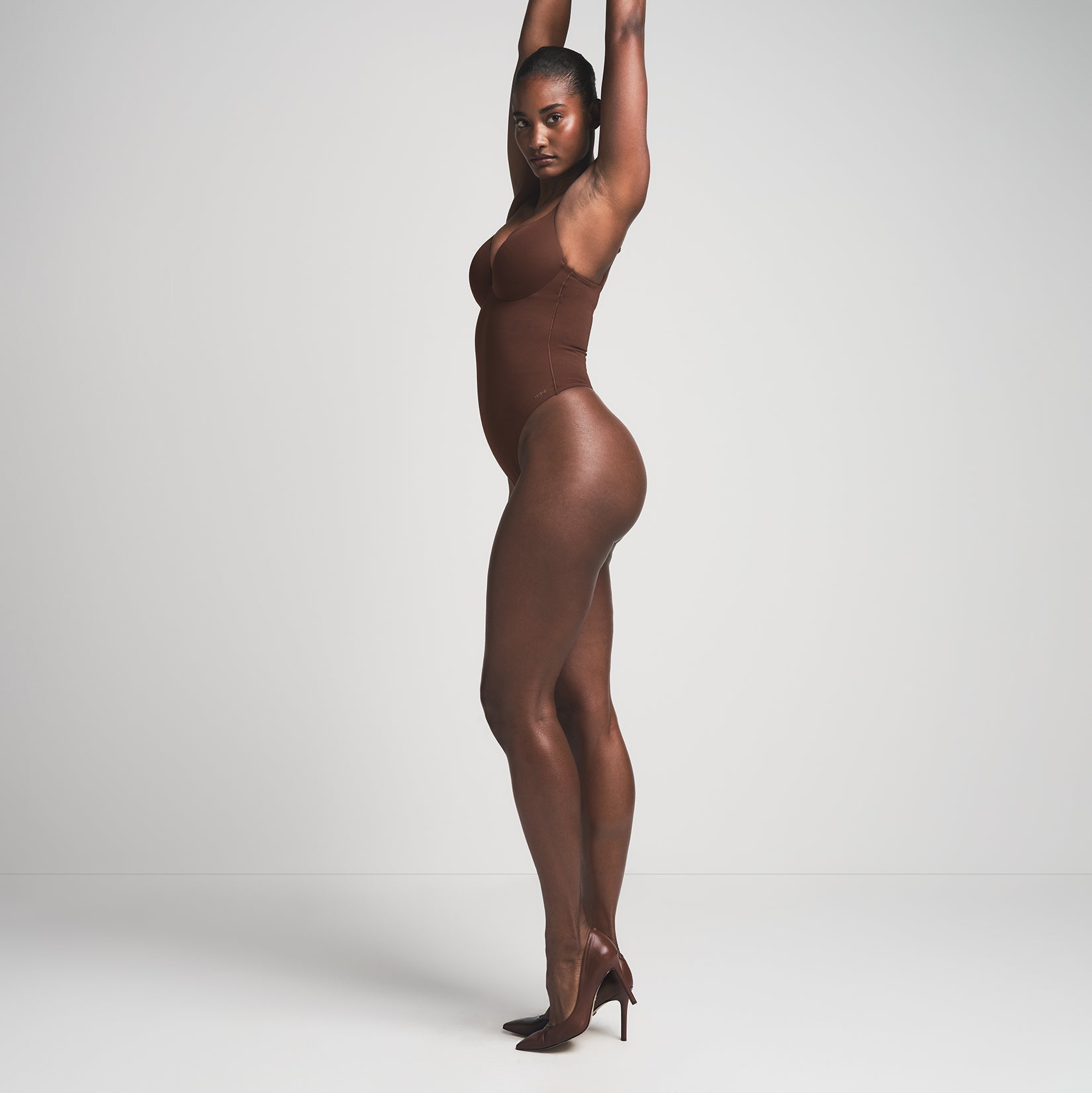 SKIMS ULTIMATE BODY PUSH-UP THONG BODYSUIT | COCOA