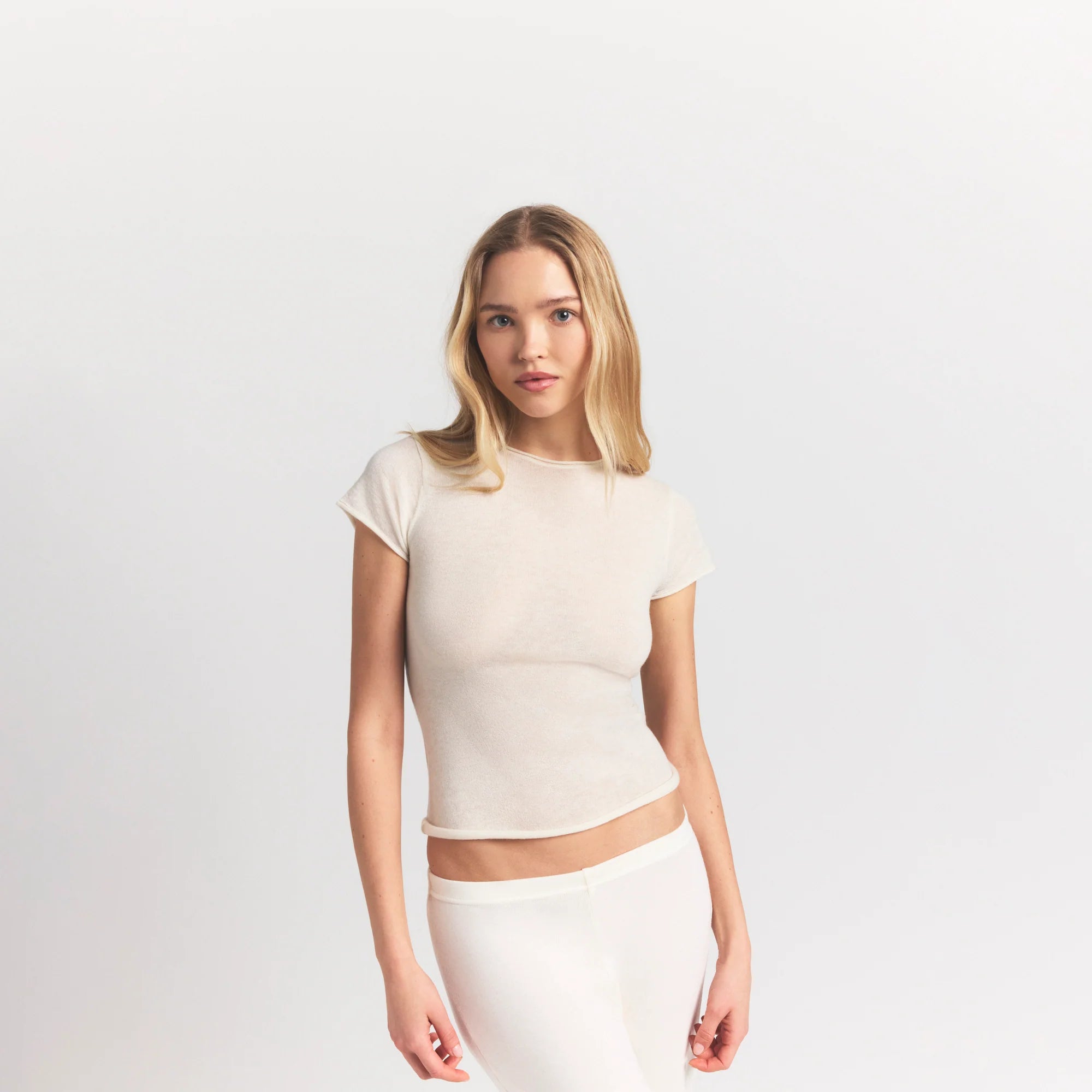 FEATHERWEIGHT CASHMERE TEE | EGRET