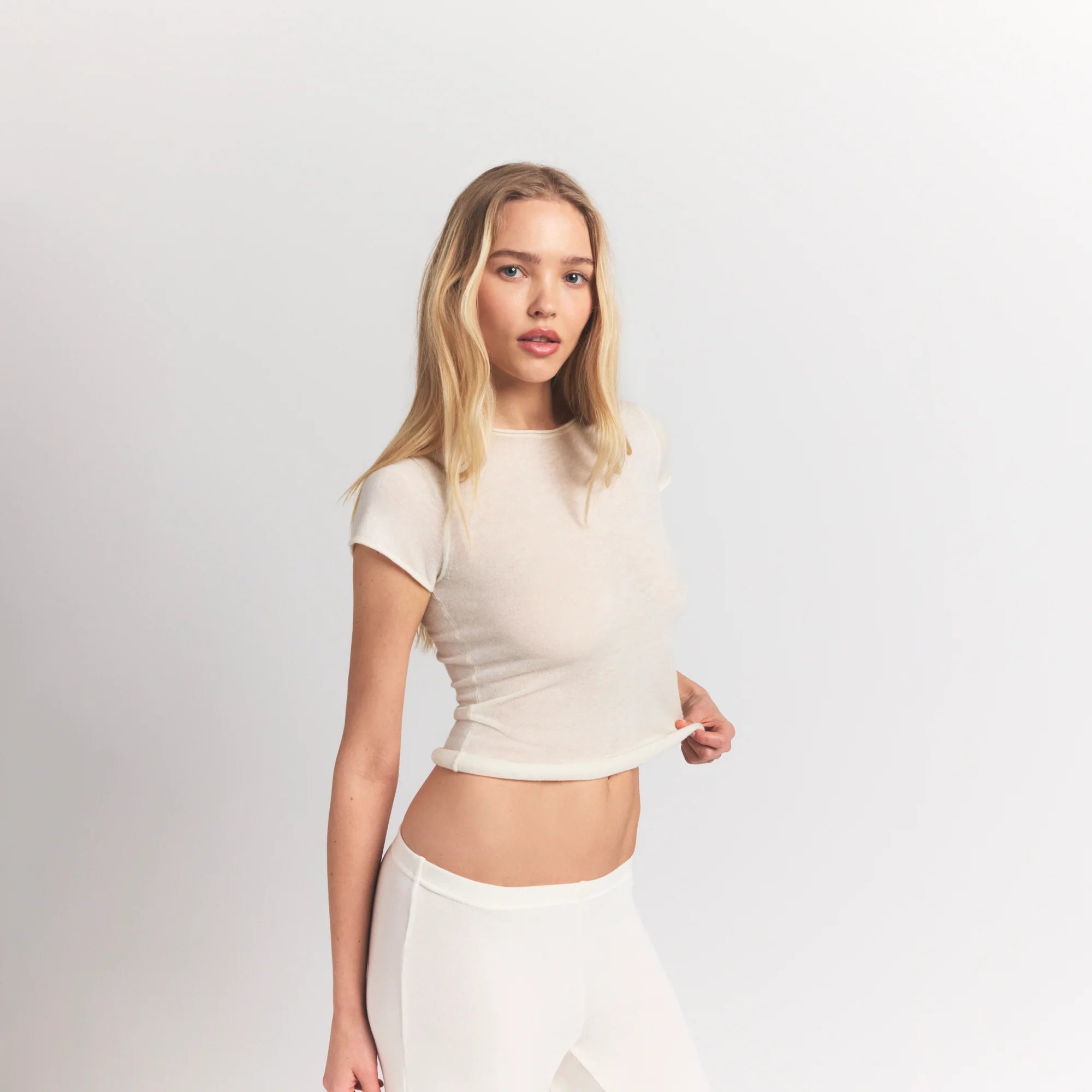 FEATHERWEIGHT CASHMERE TEE | EGRET