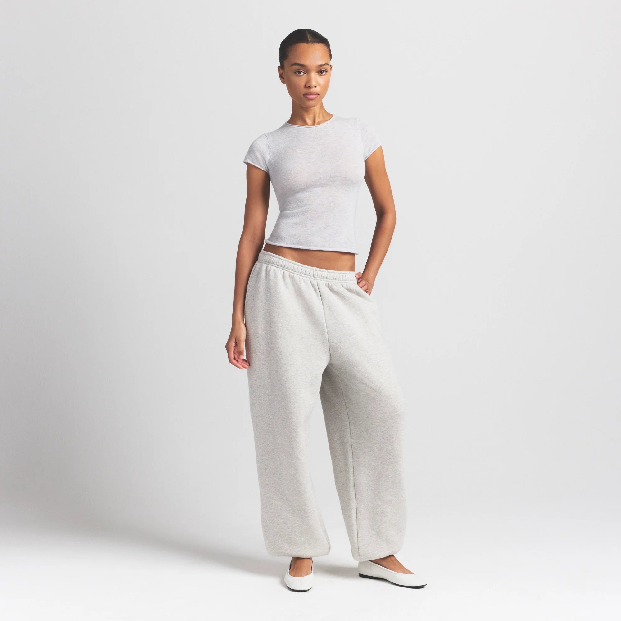 FEATHERWEIGHT CASHMERE TEE | LIGHT HEATHER GREY
