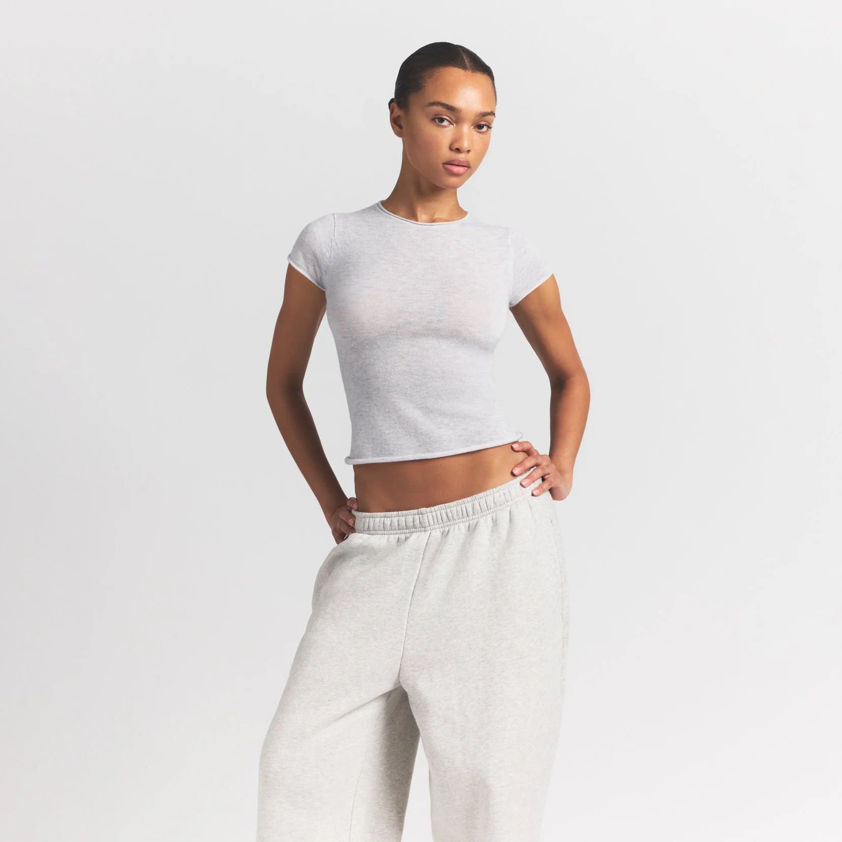 FEATHERWEIGHT CASHMERE TEE | LIGHT HEATHER GREY