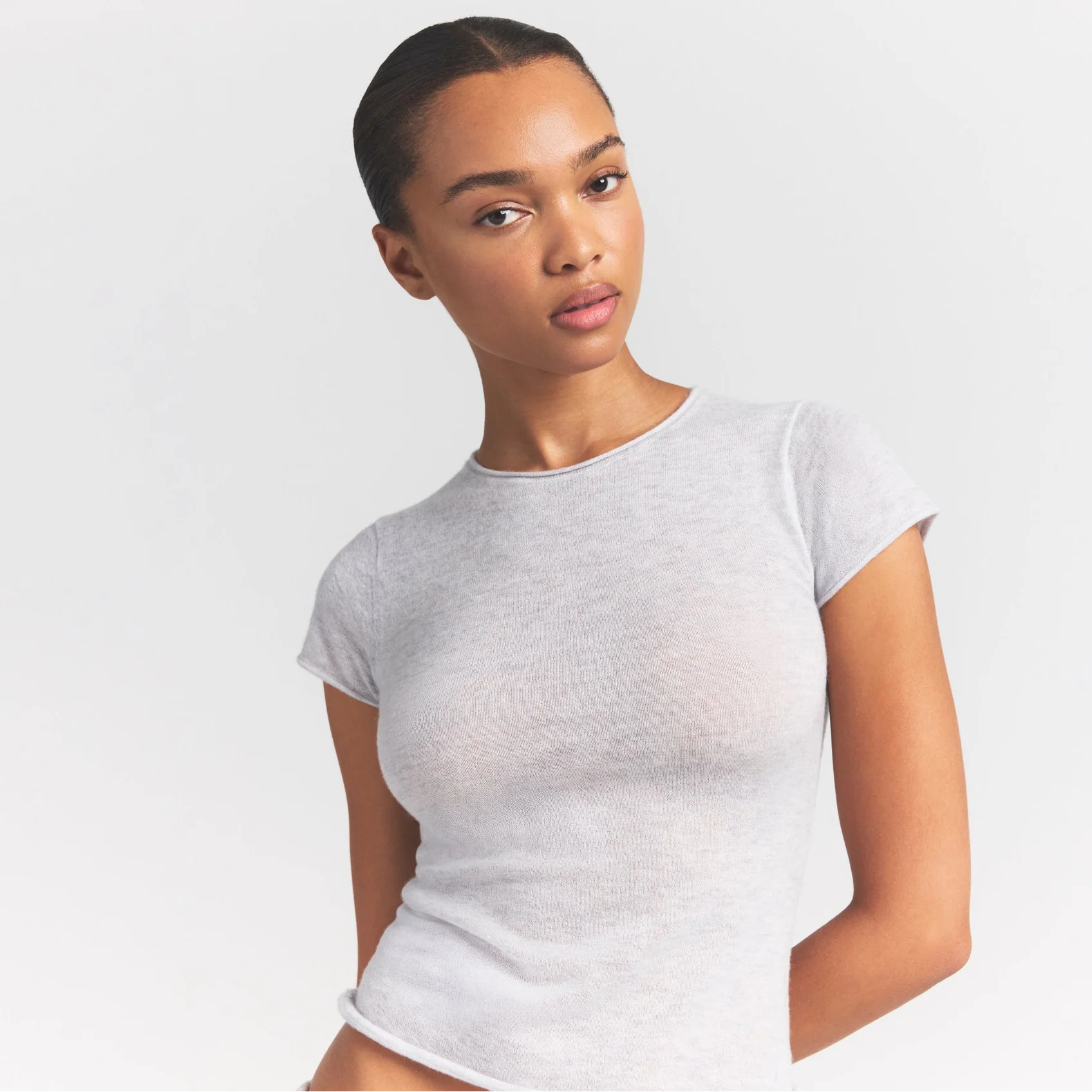 FEATHERWEIGHT CASHMERE TEE | LIGHT HEATHER GREY
