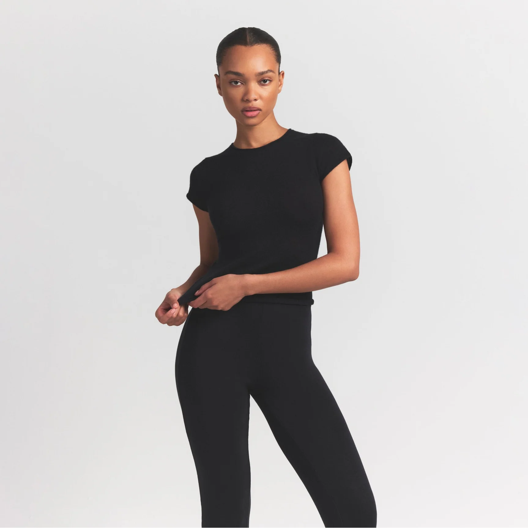 FEATHERWEIGHT CASHMERE TEE | ONYX