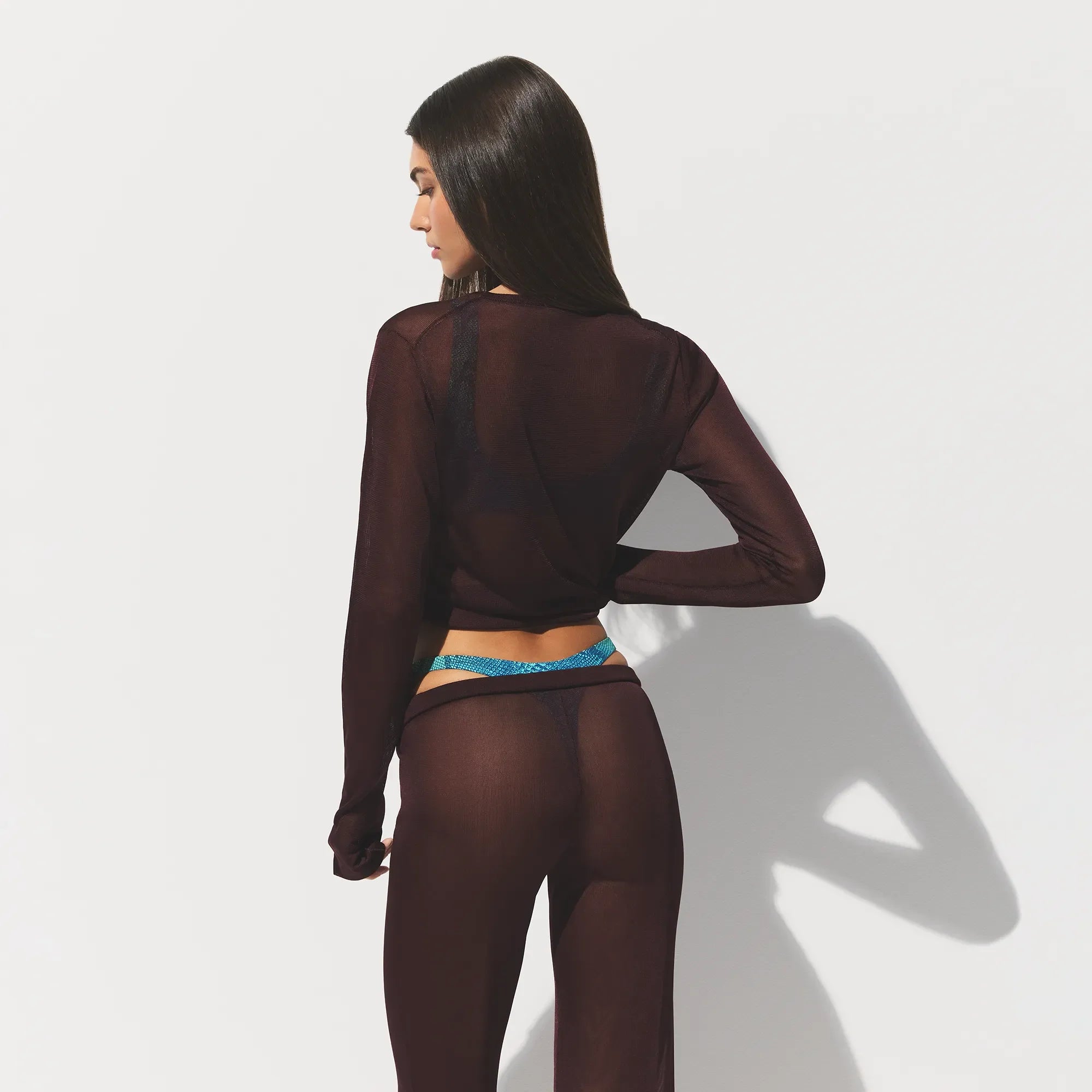 SLINKY KNIT CREW NECK LONG SLEEVE TOP | CURRANT