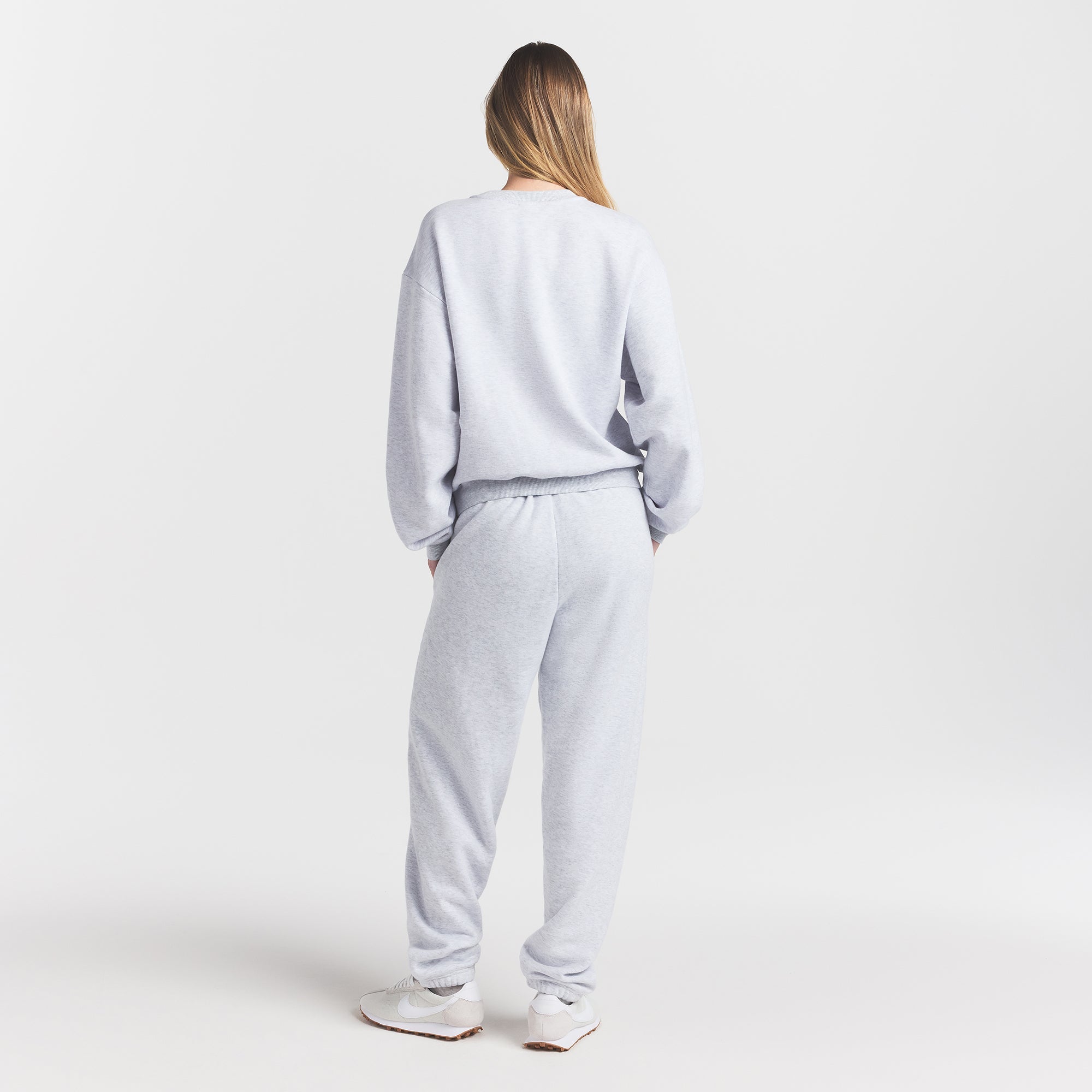 COTTON FLEECE LOGO CLASSIC CREWNECK | PLAID ARCHED LOGO PATCH
