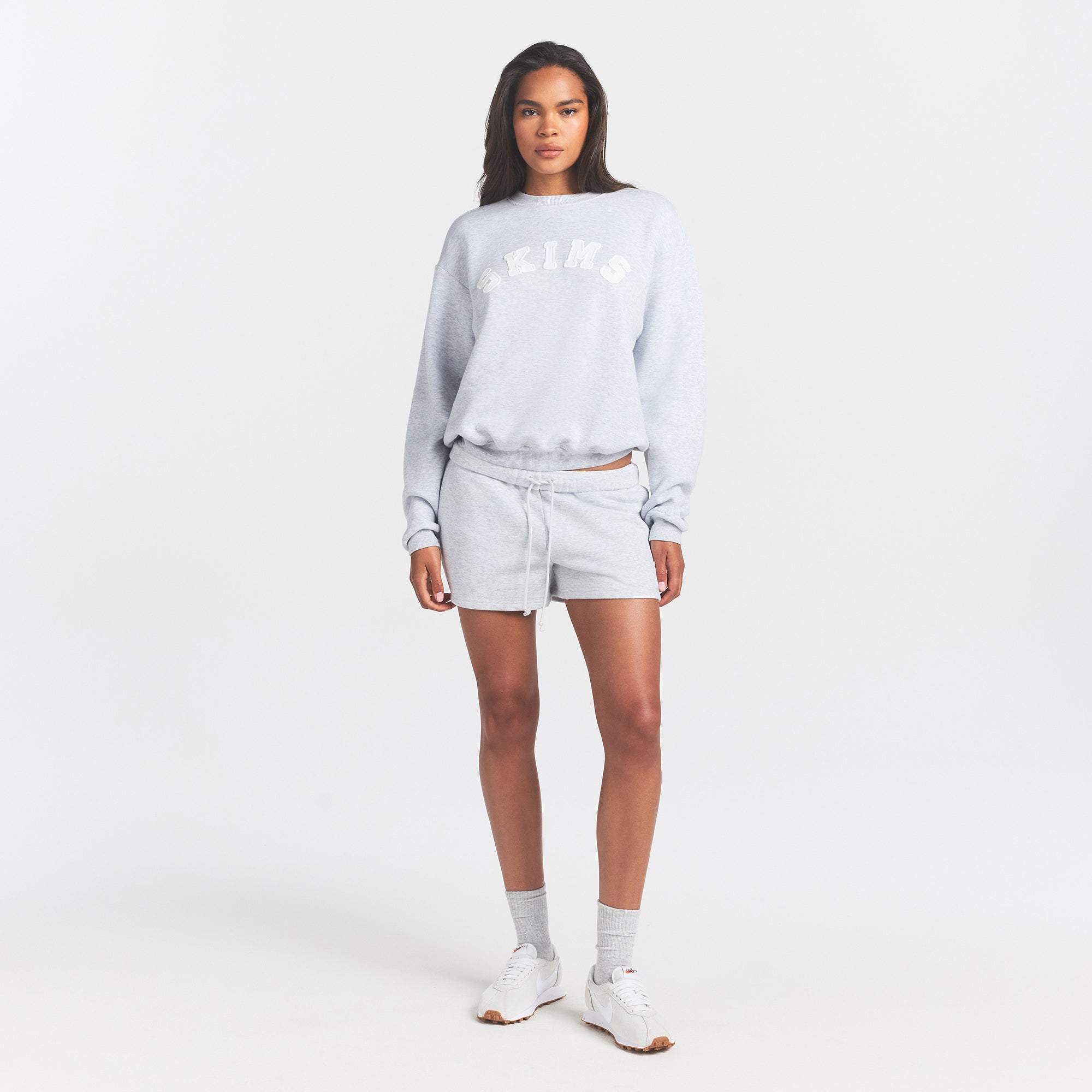 COTTON FLEECE LOGO CLASSIC CREWNECK | SNOW ARCHED LOGO PATCH