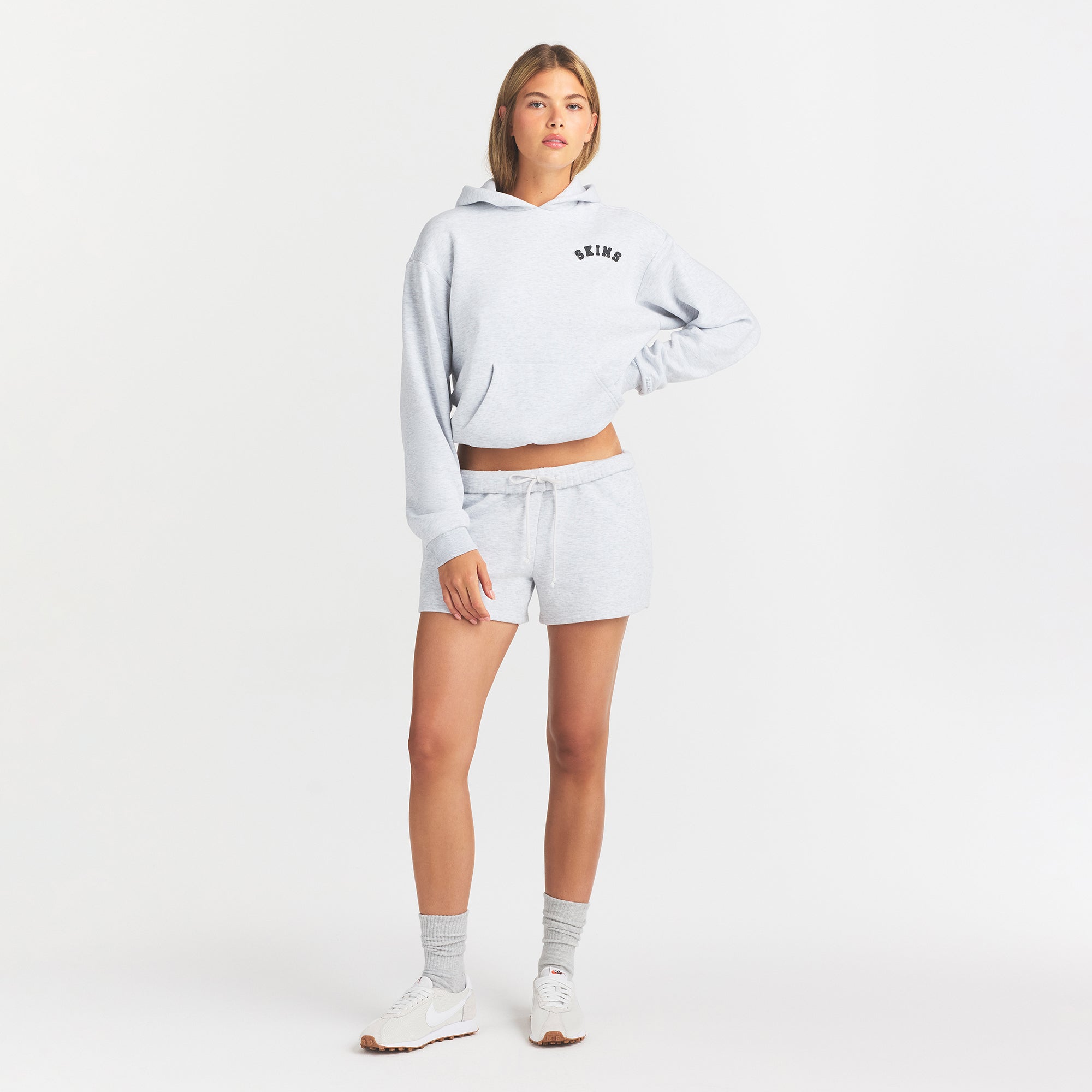 COTTON FLEECE LOGO CLASSIC HOODIE | ONYX ARCHED LOGO PATCH
