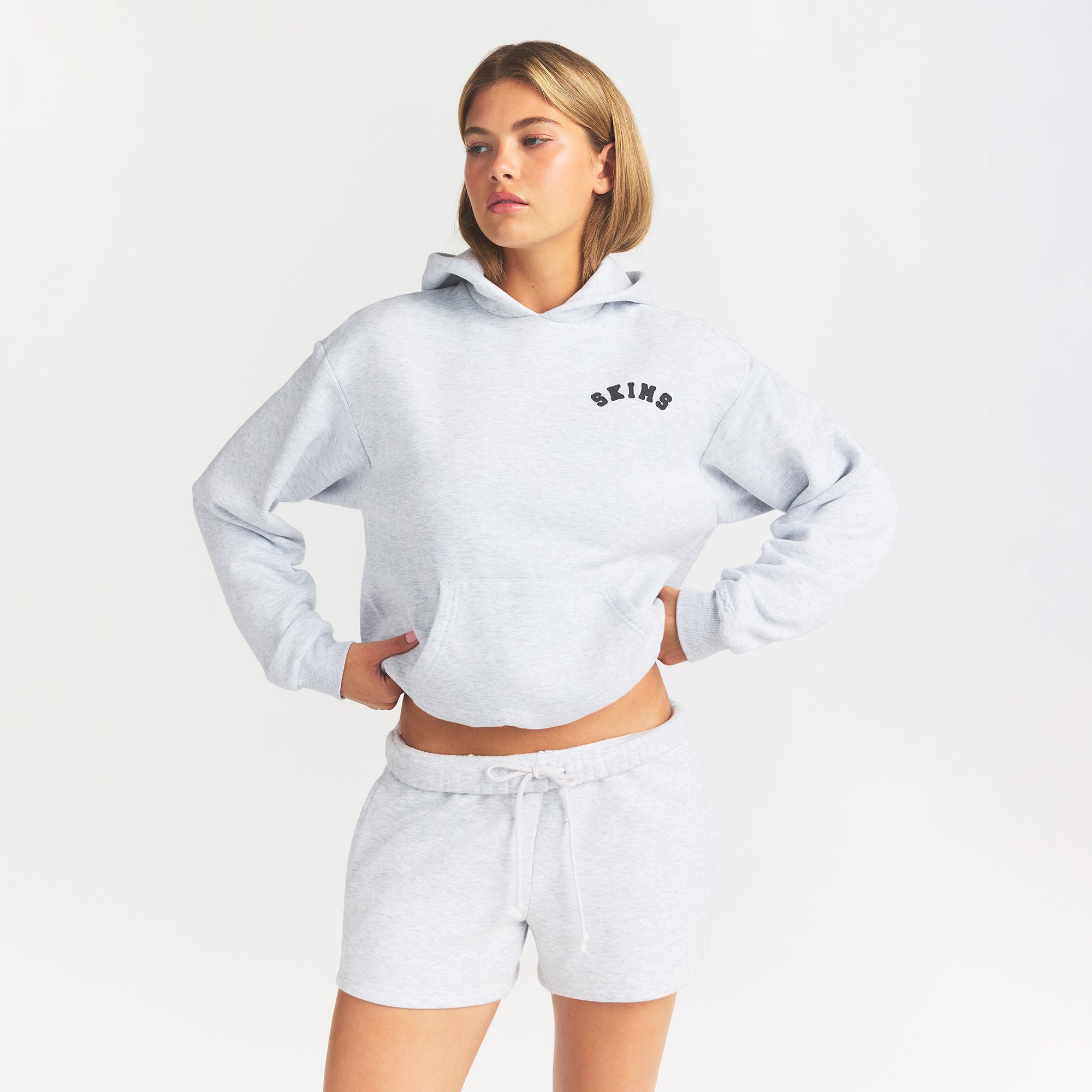 COTTON FLEECE LOGO CLASSIC HOODIE | ONYX ARCHED LOGO PATCH
