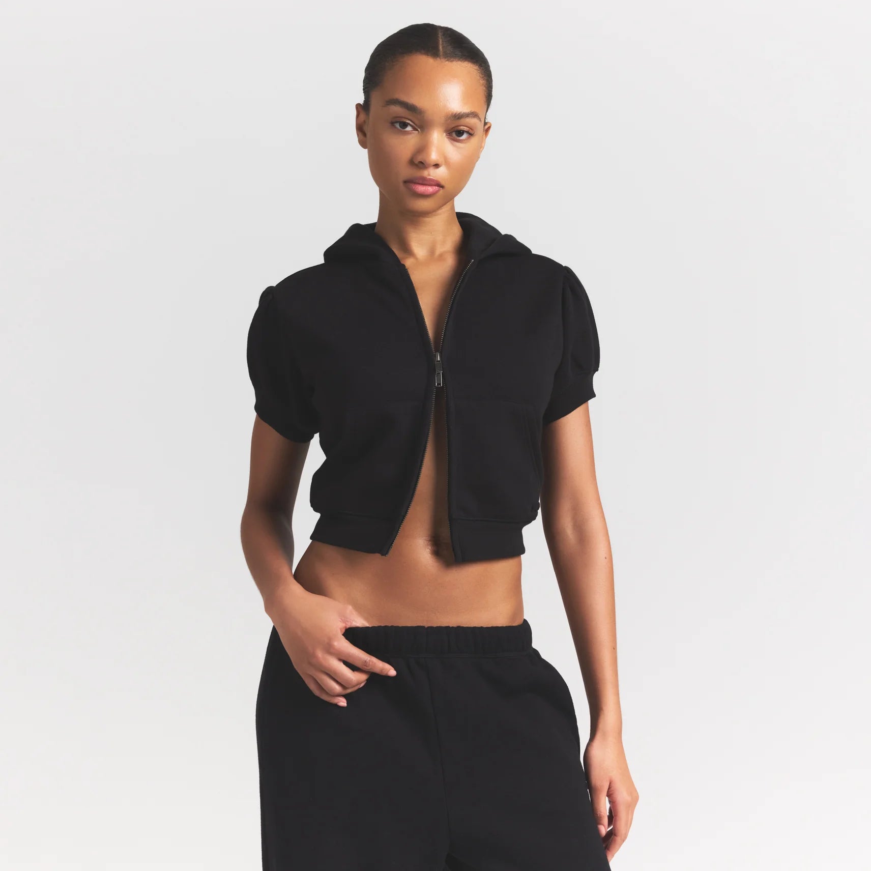 COTTON FLEECE BUBBLE SLEEVE CROPPED ZIP UP | ONYX