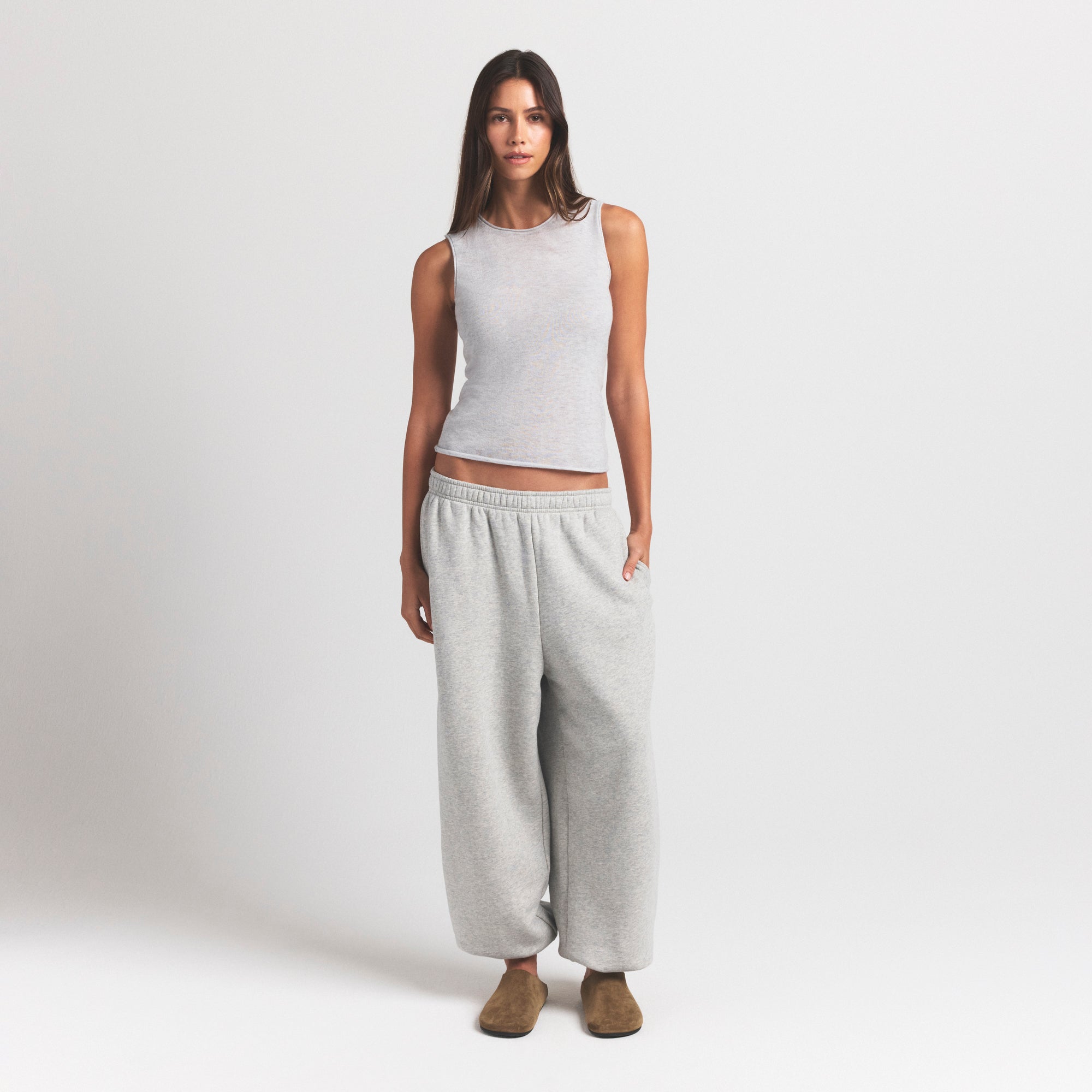 FEATHERWEIGHT CASHMERE SLEEVELESS TOP | LIGHT HEATHER GREY