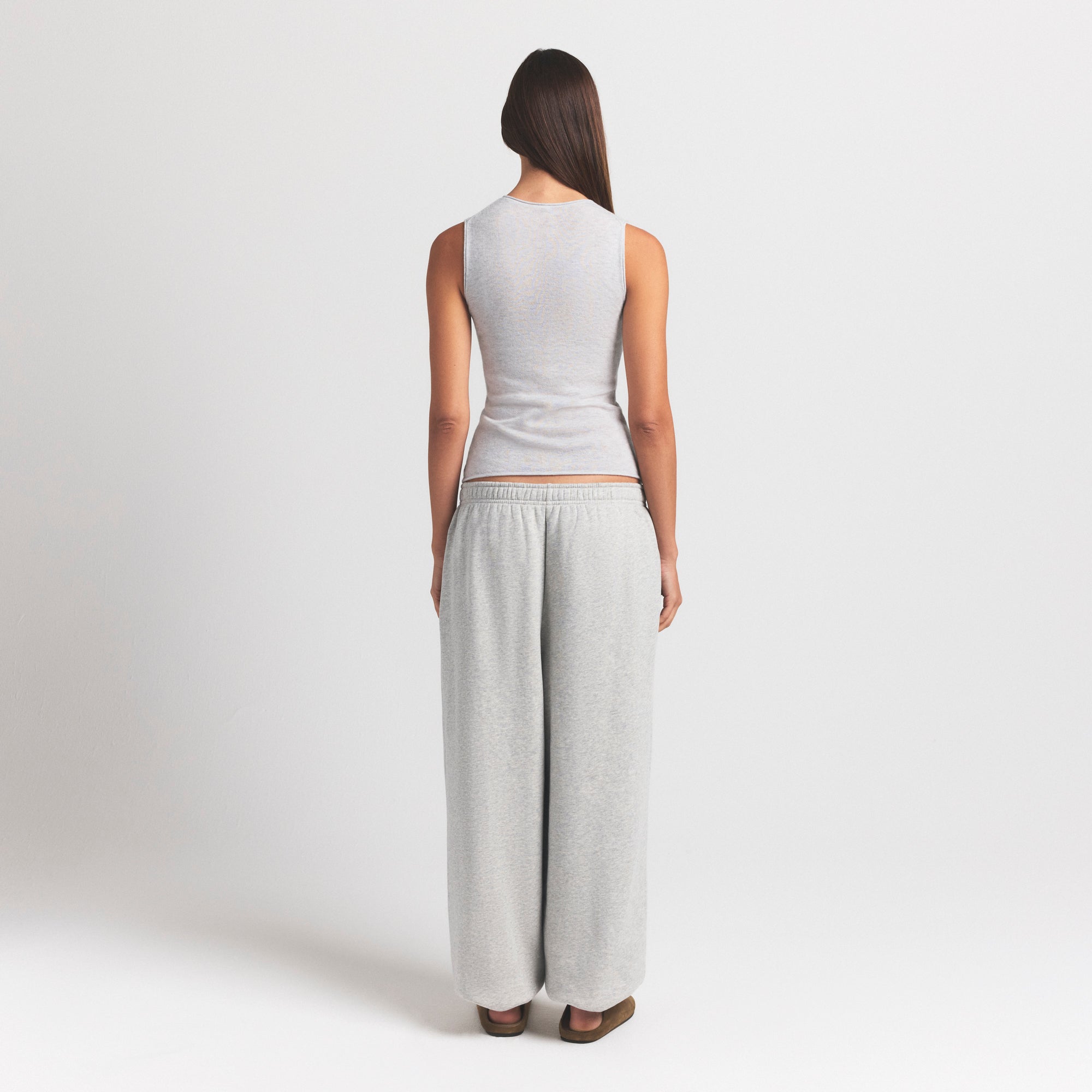 FEATHERWEIGHT CASHMERE SLEEVELESS TOP | LIGHT HEATHER GREY
