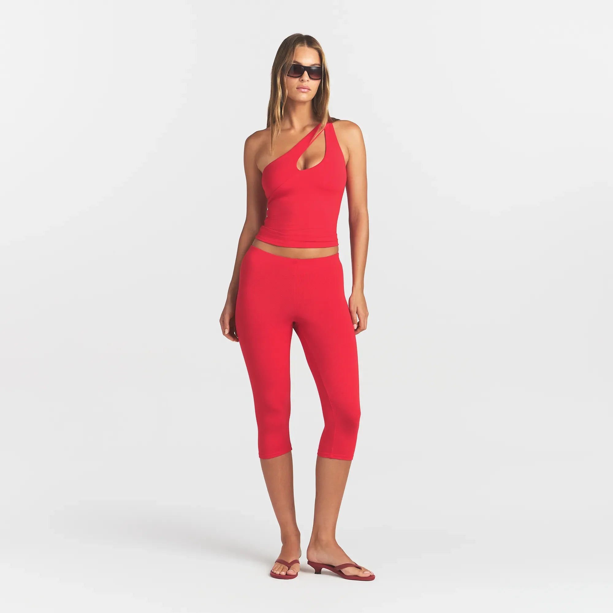SMOOTH LAYERS ONE SHOULDER TOP | CARMINE
