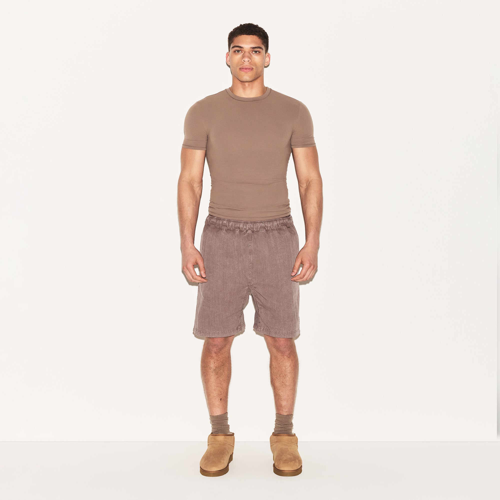FITS EVERYBODY MENS SLIM T-SHIRT | UMBER